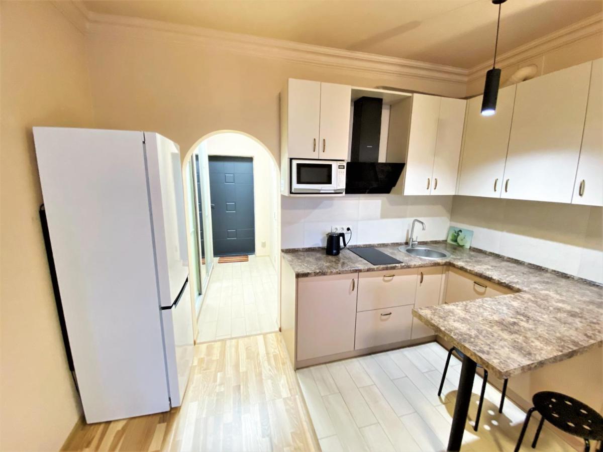 затишна в жк каховська, метро лівобережна, мвц Apartment Kyiv