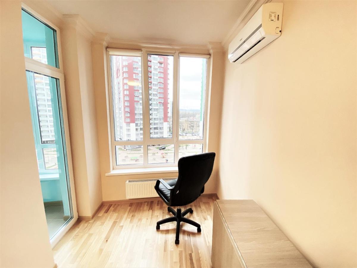 Apartment затишна в жк каховська, метро лівобережна, мвц Kyiv