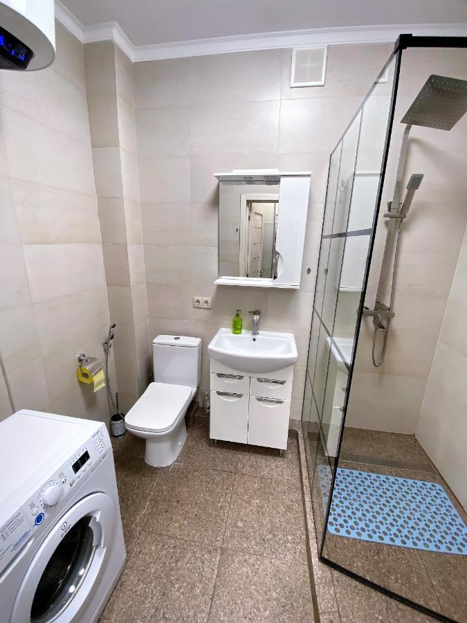 затишна в жк каховська, метро лівобережна, мвц Apartment